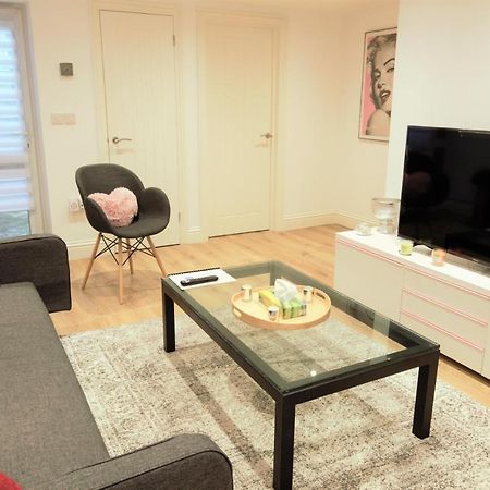 Stylish 2 Bedroom Apartment In The Heart Of Greenwich Londýn Exteriér fotografie